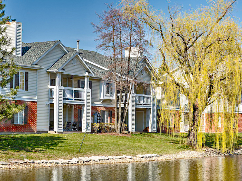 Arbors of Brookdale Apartments in Naperville, IL