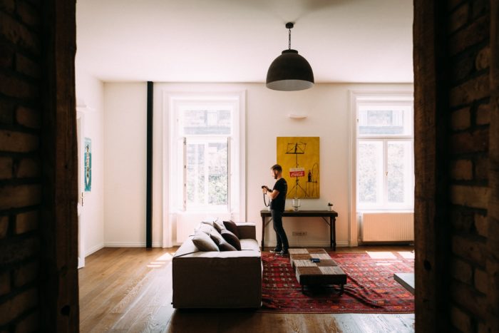 Use apartment decorating tips to help your move go more smoothly. 