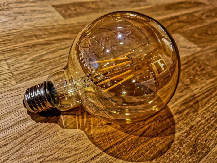  LED light bulb.