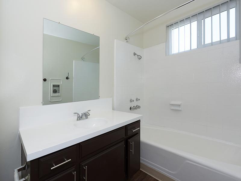 Bathroom | Luxe at Burbank