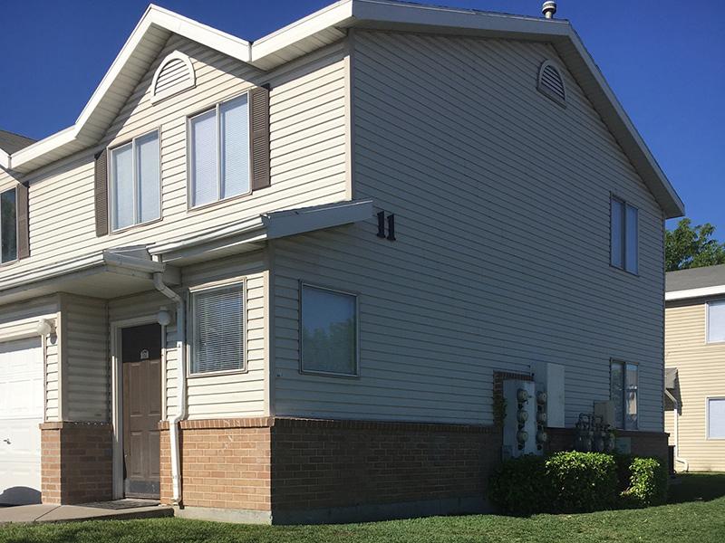 Exterior | Riverview Townhomes