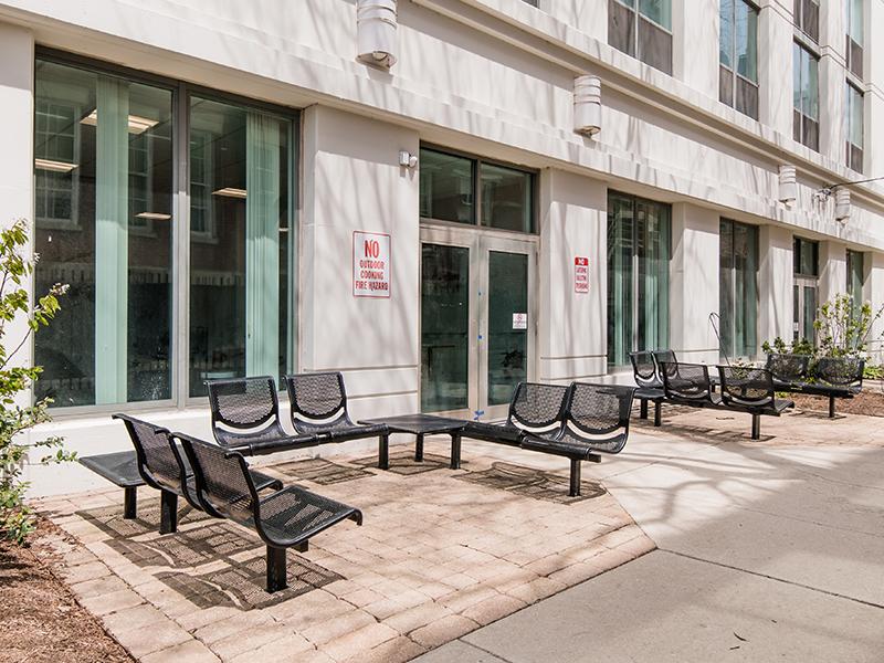 Outdoor Seating | Maple Pointe