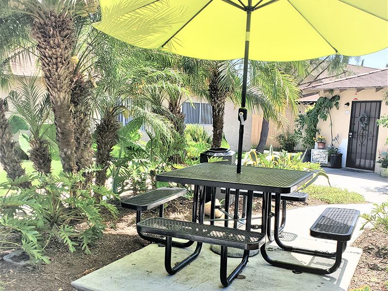 Sitting Area | Anaheim Cottages