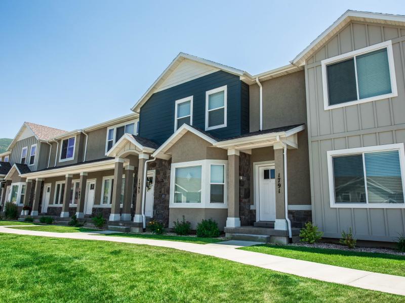 Apartment Exterior | Greyhawk Townhomes