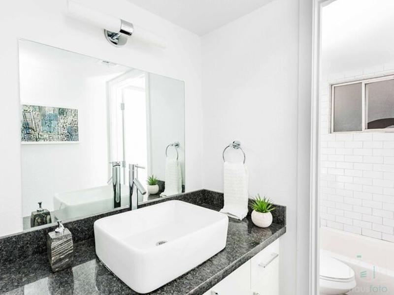 Bathroom | Fairmount Villas