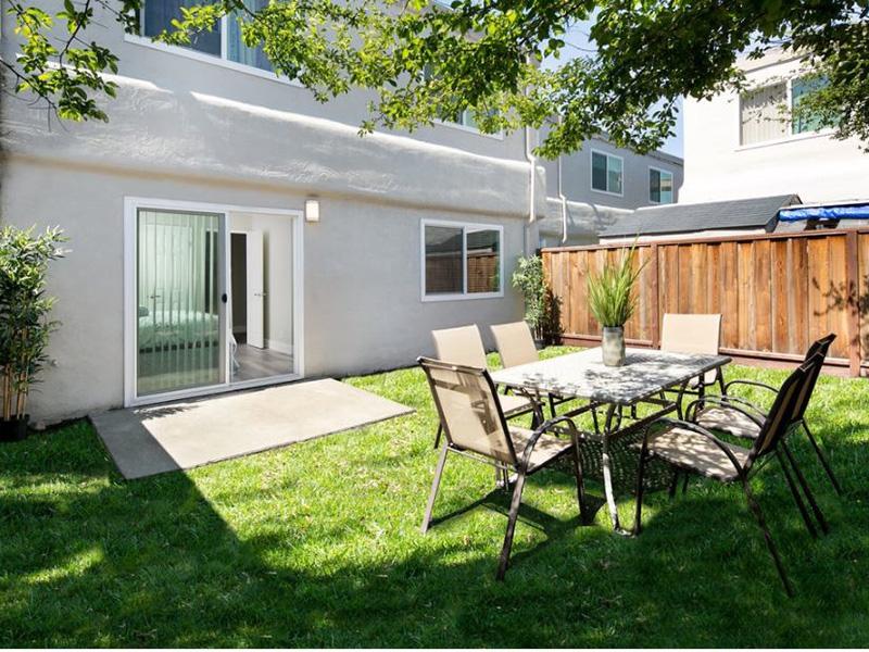 Patio | Vivante Apartments