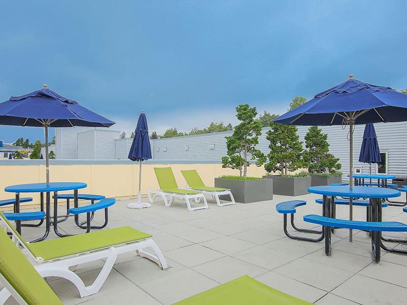 Rooftop Lounge | 999 Hiawatha