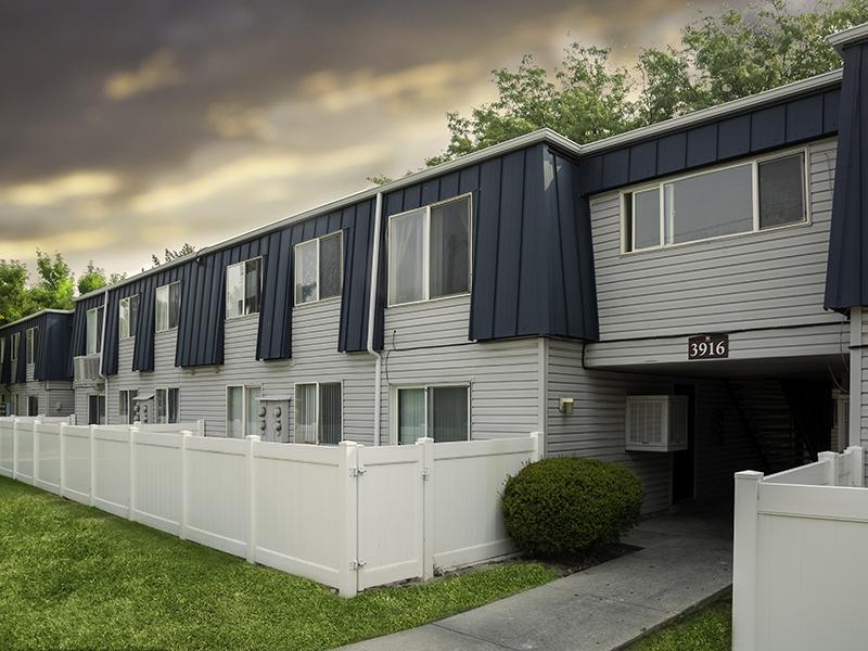 Building Exterior | Hidden Pointe in West Valley