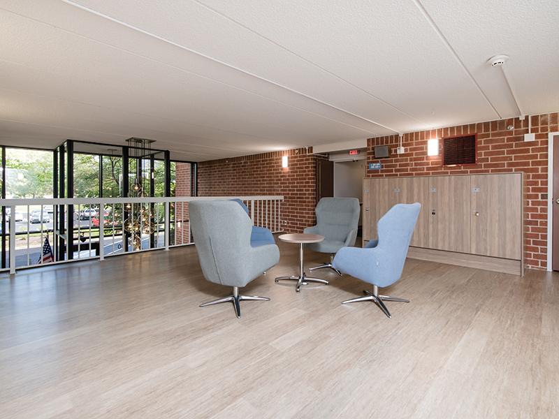 Seating Area | Centennial North Apartments in Mount Prospect, IL