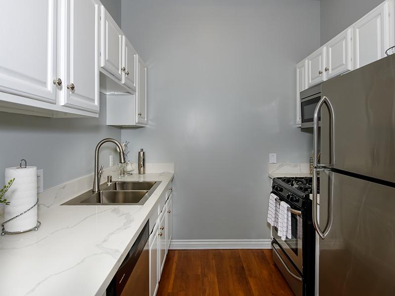 Kitchen | Hollywood View Towers