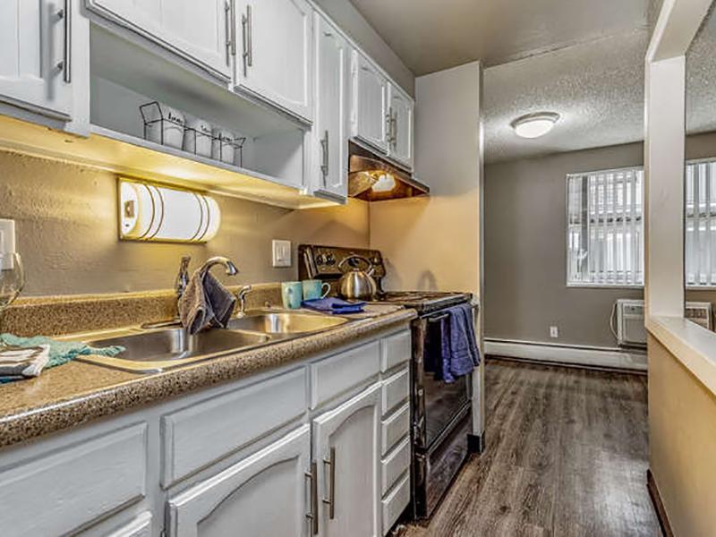 Kitchen | Bridge Square Apartments