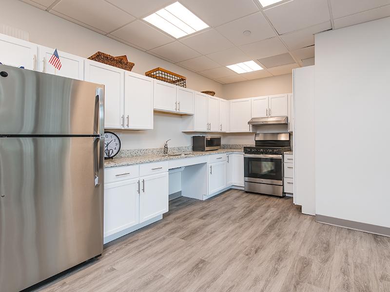 Stainless Steel Appliances | Maple Pointe