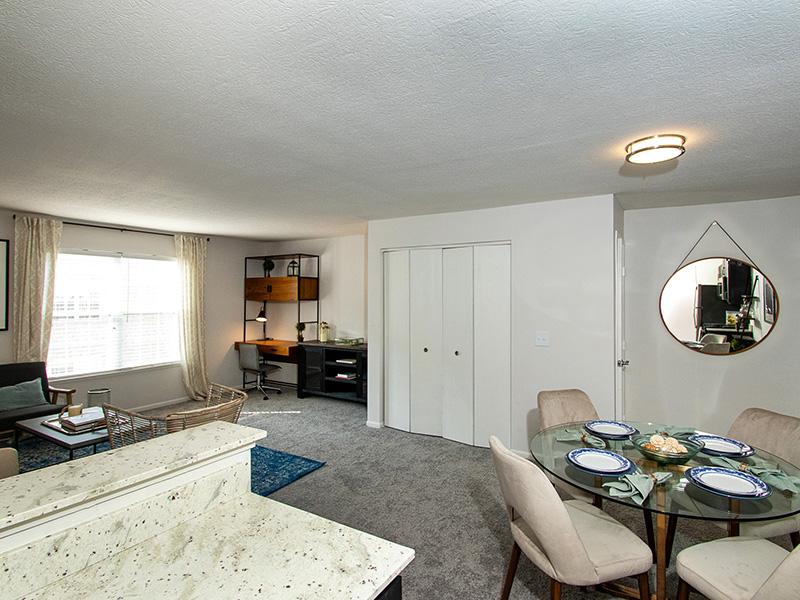 Spacious Living Room | Sawmill Crossing