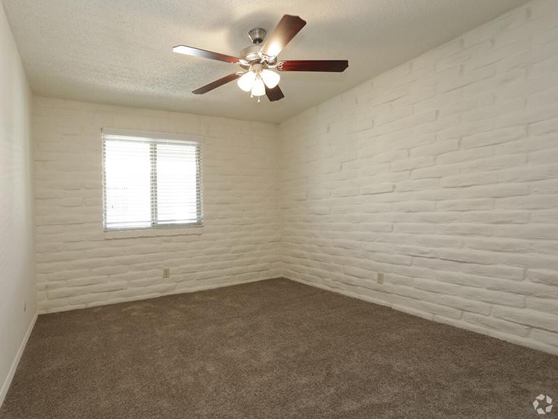 Room | Kings Hill Apartments in El Paso