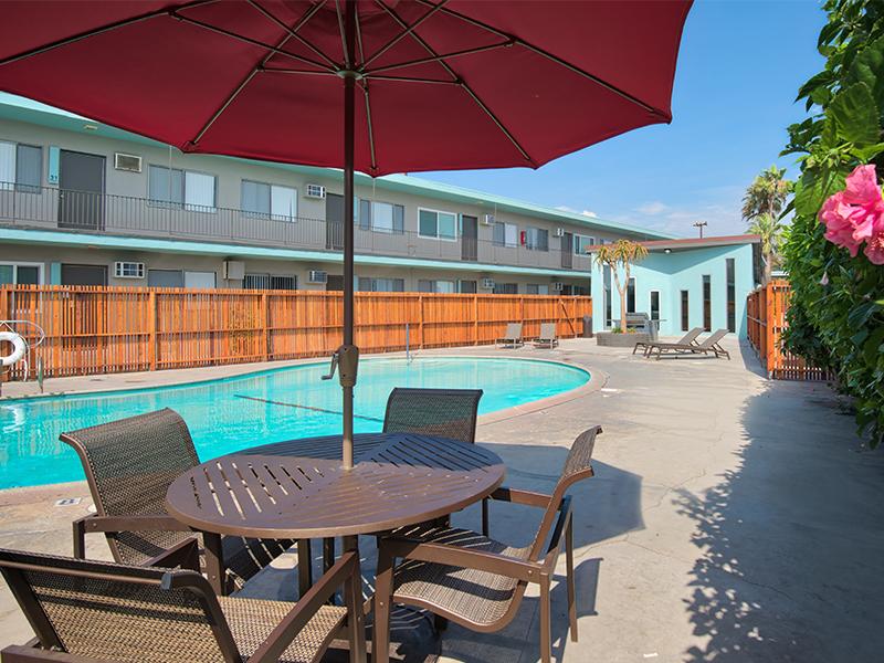 Pool | Atrium 3733