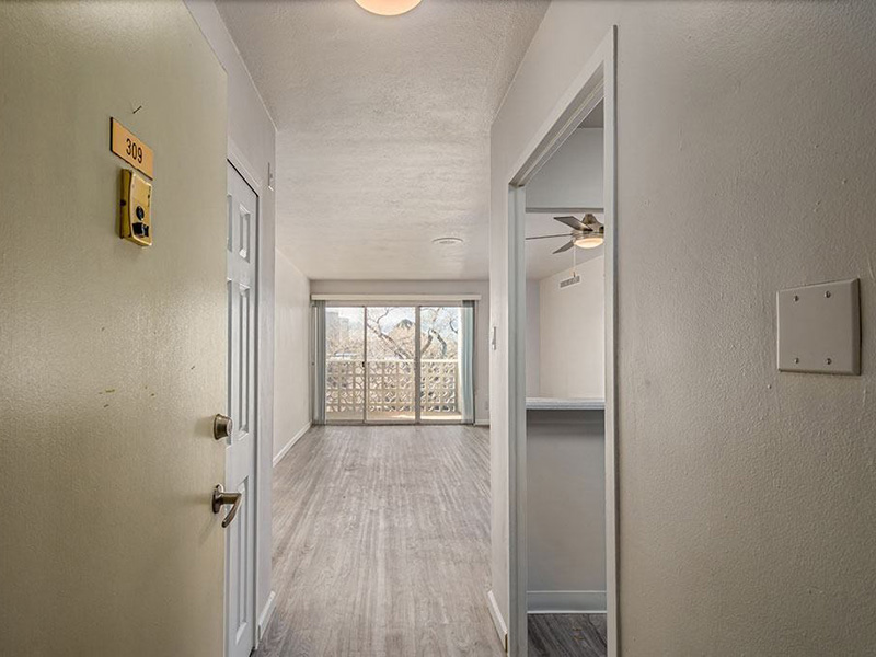 Entry | The Landmark in Albuquerque, NM