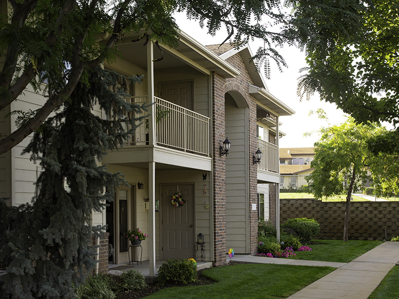 Gorgeous Landscaping | Riley Court Senior Apartments in Bountiful, UT