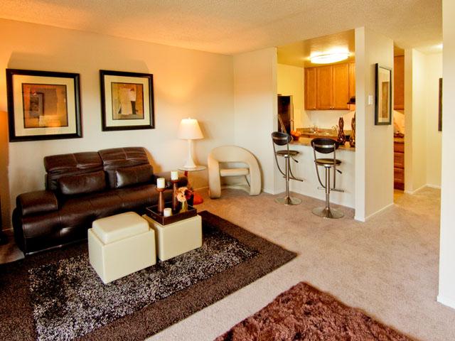 Front Room | Lakeside Apartments in San Leandro, CA