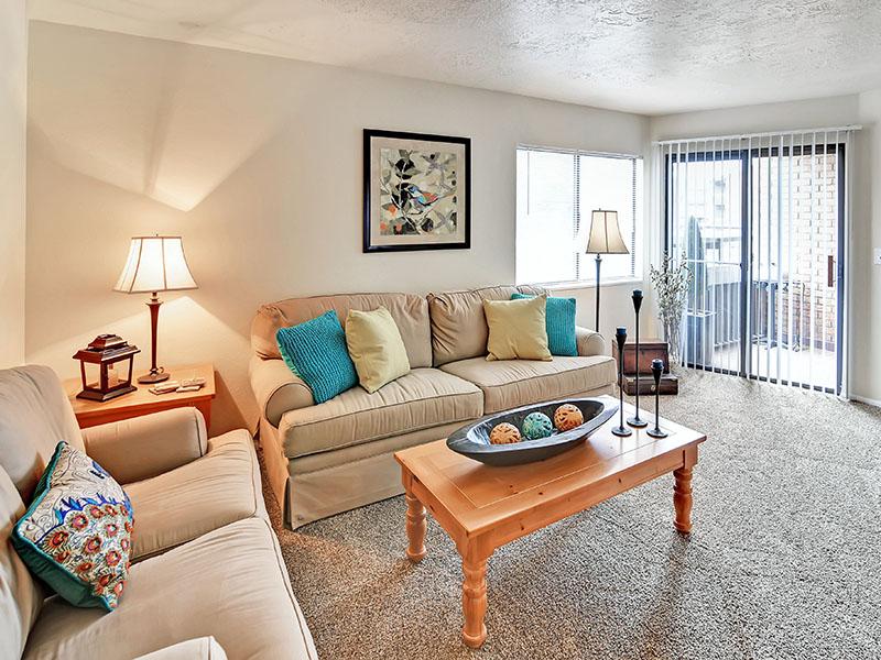 Living Room | Fox Creek Apartments