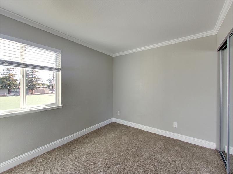 Spacious Room | Hampshire Apartments in Redwood City, CA
