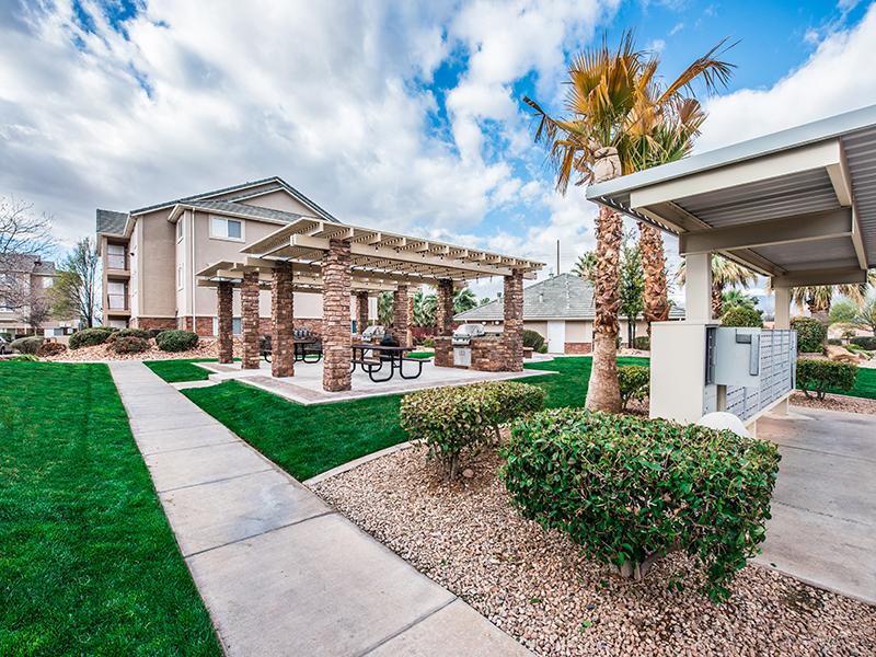 BBQ Area & Mail Boxs | Oasis Palms