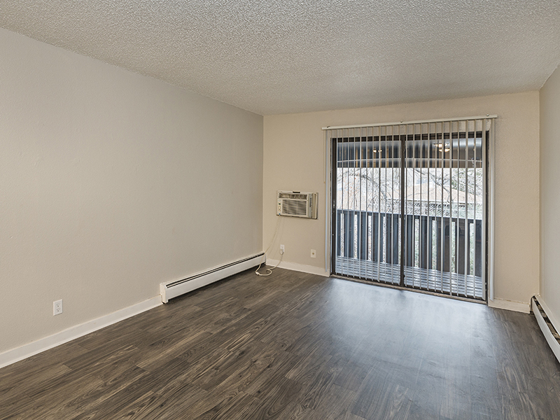 Living Room | The Reserve Apartments in Colorado Springs