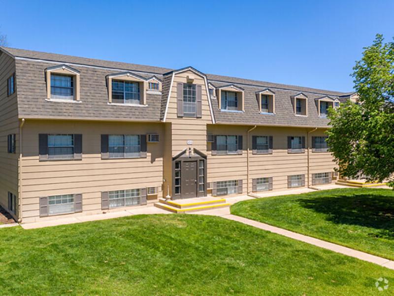 Exterior | Franklin Flats in Greenly, CO
