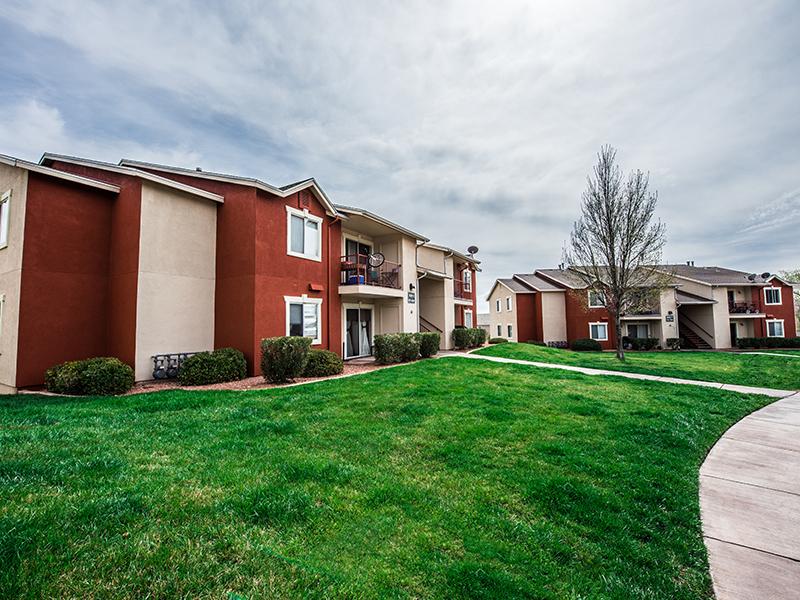 Professional Landscaping | Canyon Pointe Apartments