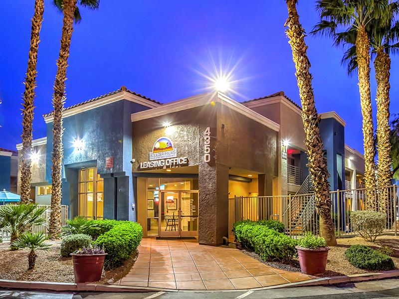 Creative Apartment Move In Specials In Las Vegas for Large Space