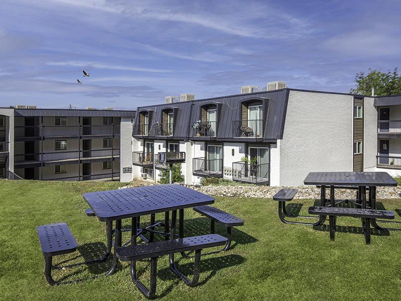 Outdoor Seating | Lookout Pointe Apartments in Provo, UT