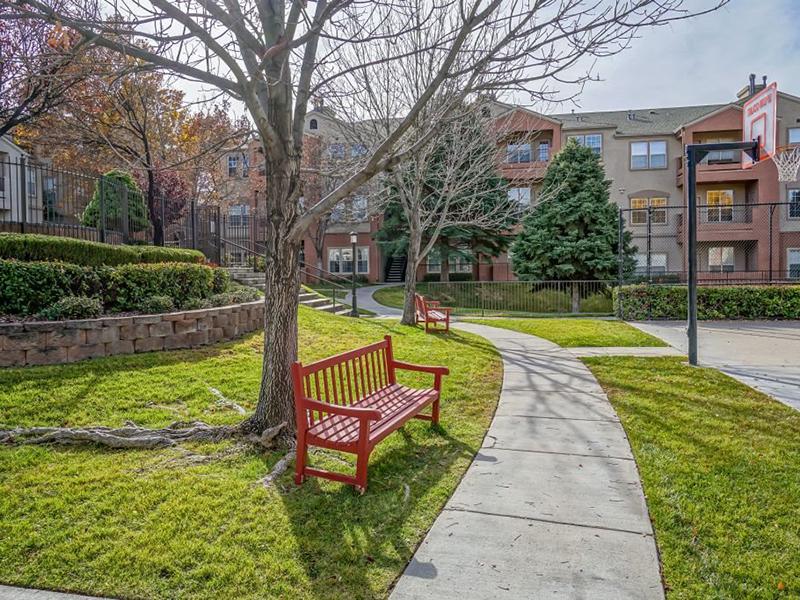 Beautifully Landscaped Couryard | The Enclave Albuquerque Apartments
