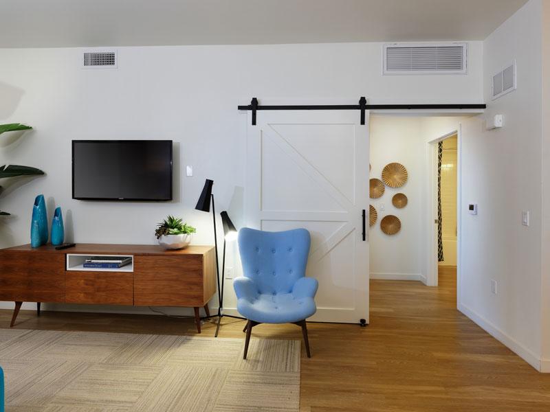 Living room with sideview | Tempo at Riverpark