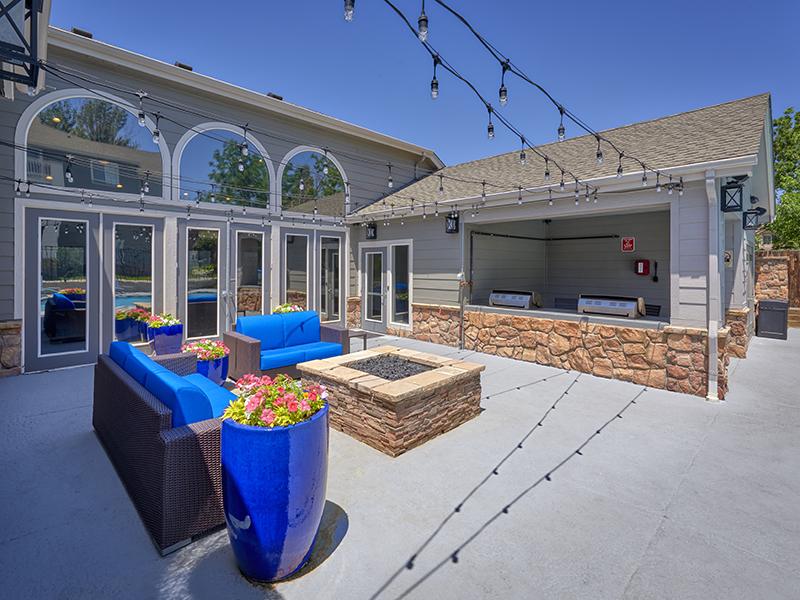 Outdoor Seating | Echo Ridge at North Hills Apartments in Northglenn, CO