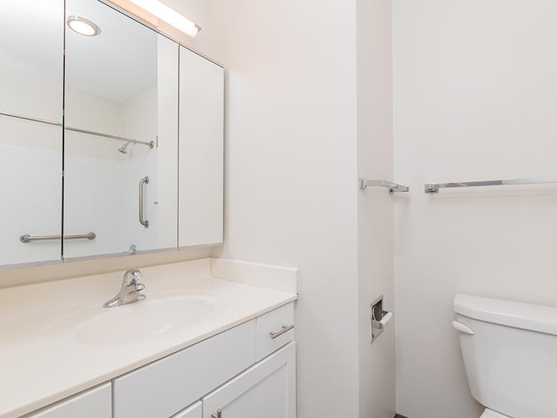 Bathroom | Maple Pointe
