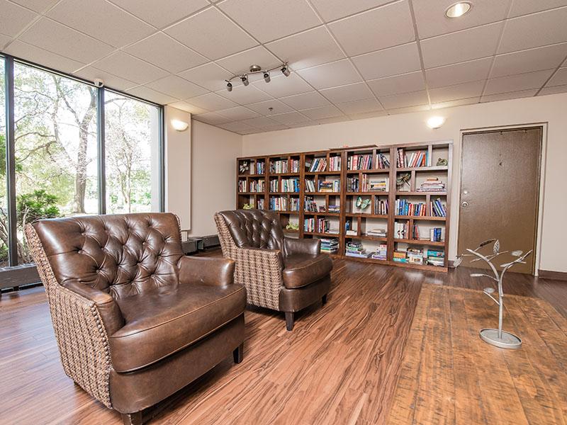 Westwind Towers Apartments in Elgin, IL
