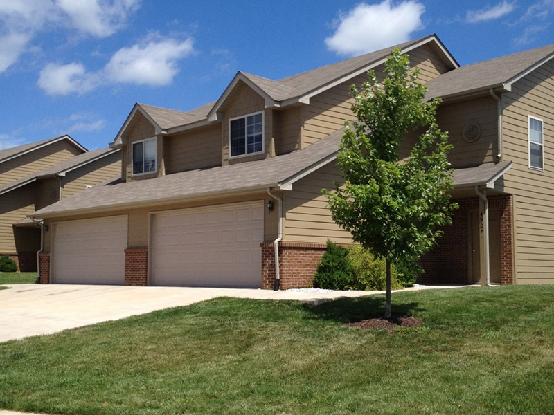 Front Yards | Cross Creek Villas in Columbia, Missouri