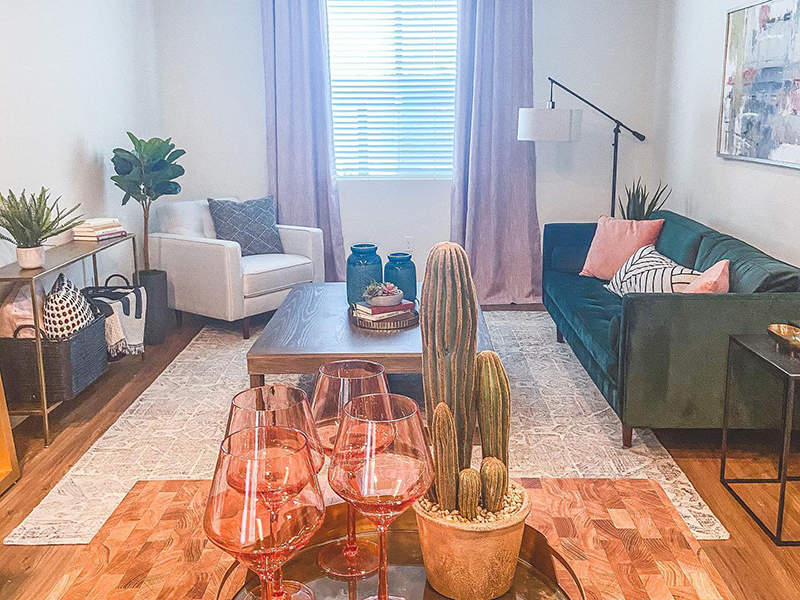 Front Room | The Grayson on the Rail