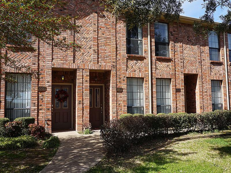 Pet Friendly | Shiloh Park Townhomes