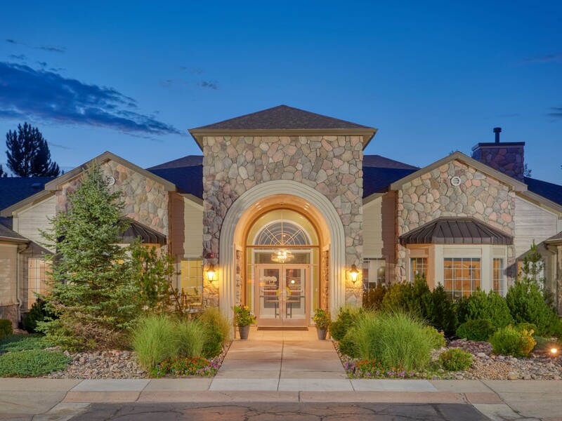 Legend Oaks Apartments in Denver, CO 80247 Market Apartments