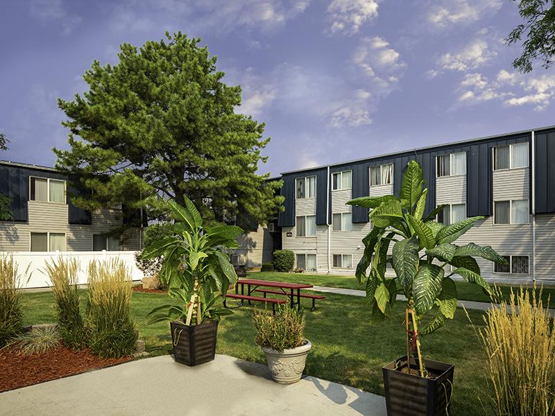 Hidden Pointe Apartments in West Valley