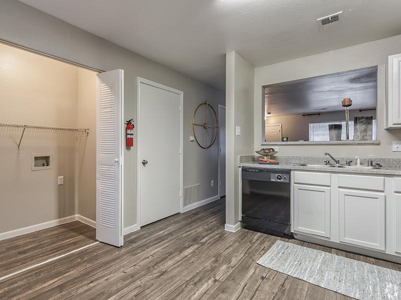 Greens of Hickory Trail Apartments in Dallas, TX 75237 Market Apartments