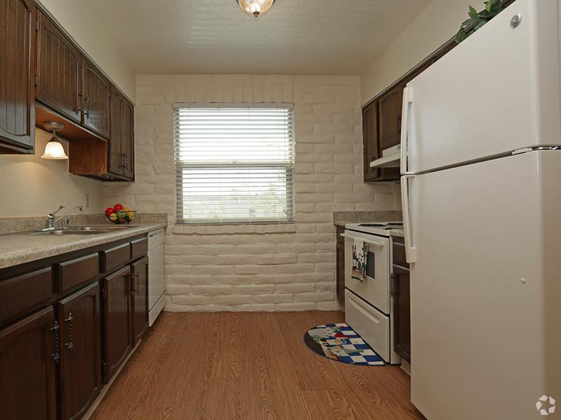 Kitchen | Kings Hill Apartments in El Paso