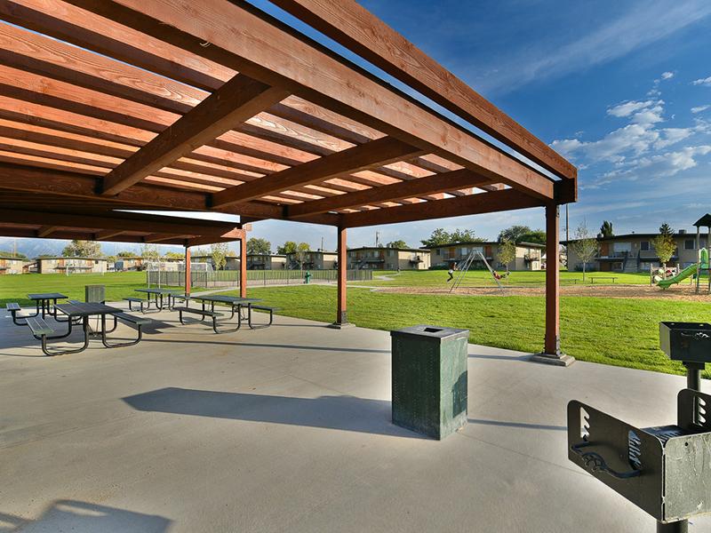 BBQ and Picnic Area | Park Central Apartments