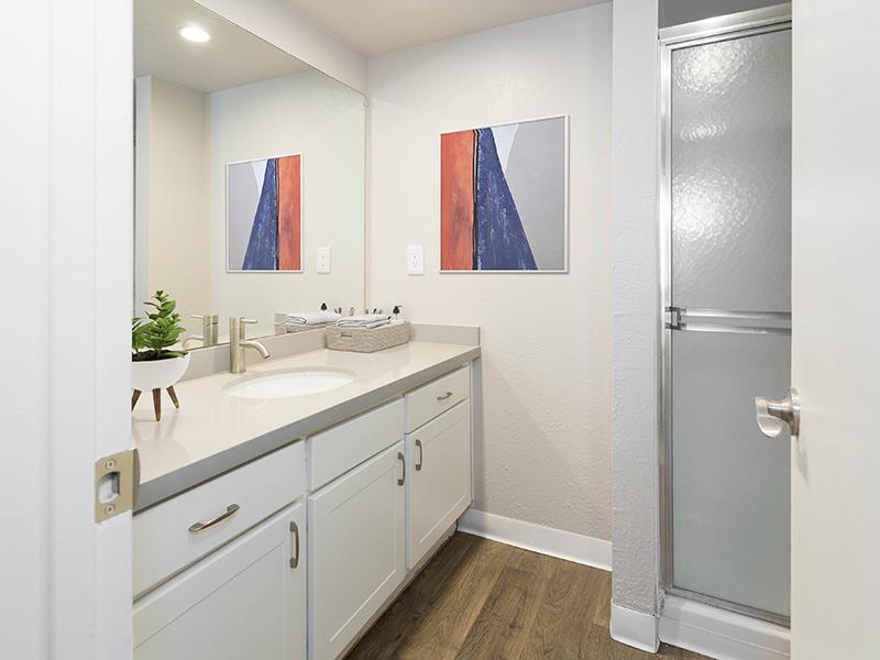 Bathroom | The Maddox
