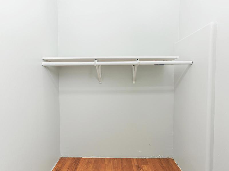 Walk In Closets | Hollywood View Towers