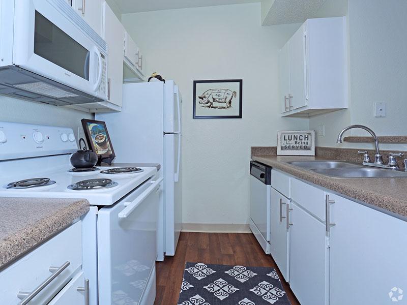 Kitchen | Desert Ridge Apartments