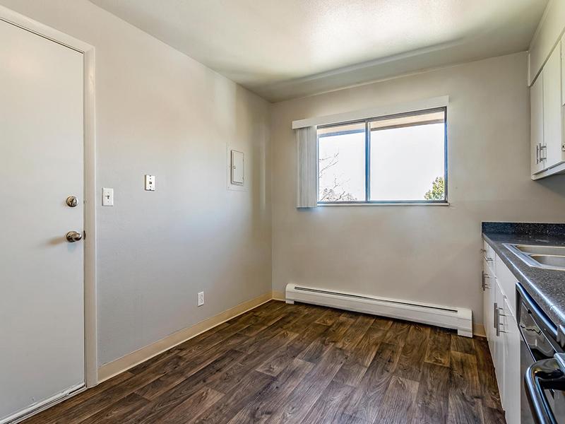 Kitchen | Bridge Square Apartments