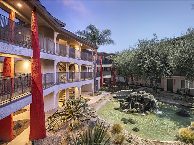 Courtyard | Luxe 1801