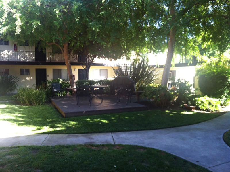 Courtyard | Woodside Place