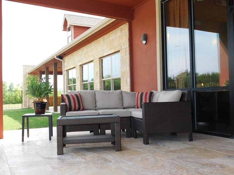 Outdoor Seating | Woodlands of Denton Apartments